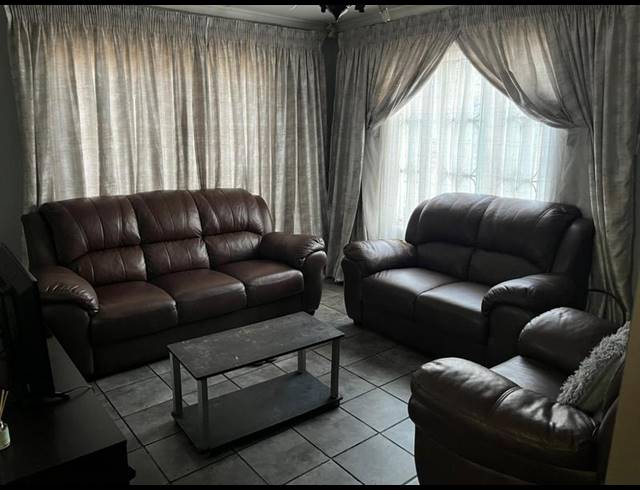 3 BEDROOM HOUSE FOR SALE IN KARENPARK